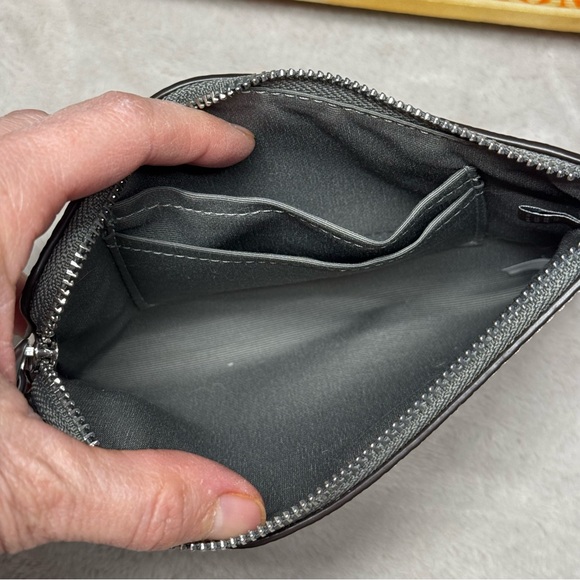 COACH Metallic Wristlet monogram silver - Picture 4 of 7